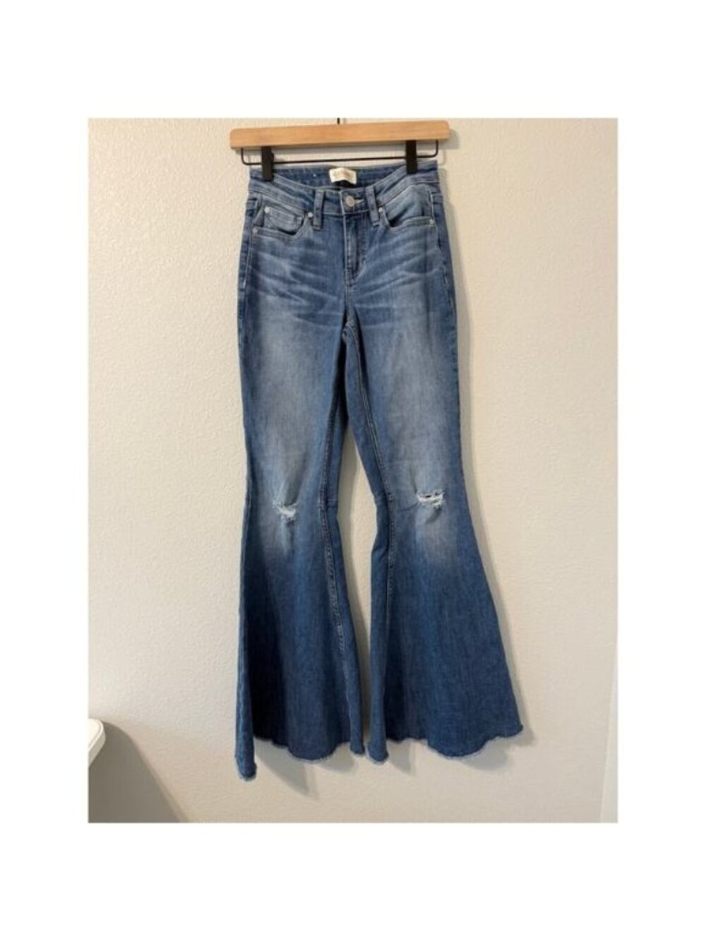 Shyanne Women's High Rise Super Flare Jeans Size 26/34 Dark Wash‎